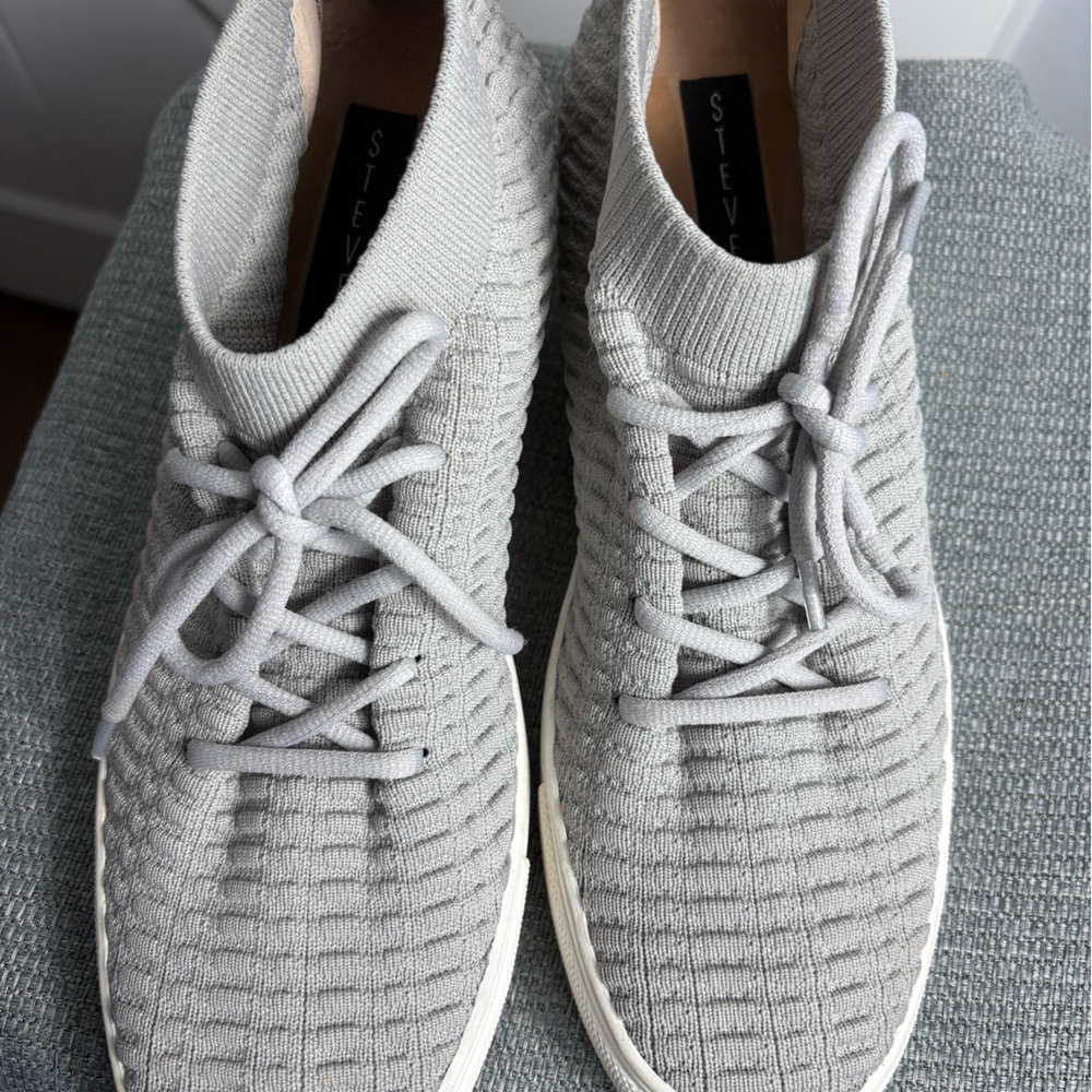 Steve Madden Women’s Carin Light Grey Knit Sneakers Size 8.5